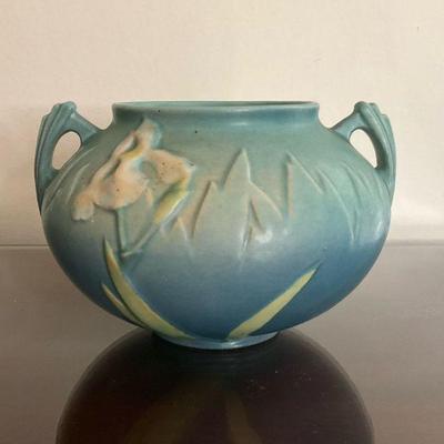 1939 roseville pottery jardiniere iris blue