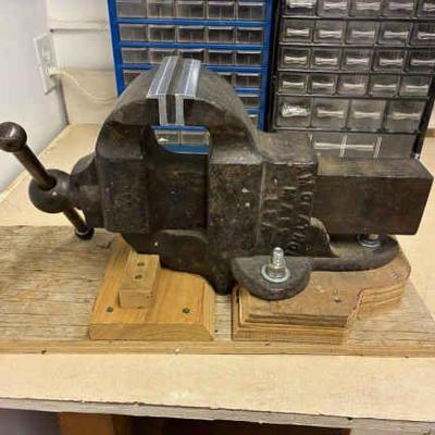 Large bench vise