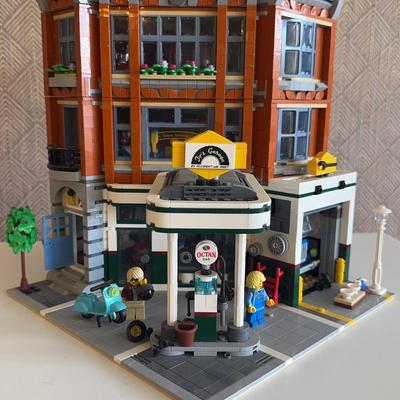 Lego’s Garage/Building