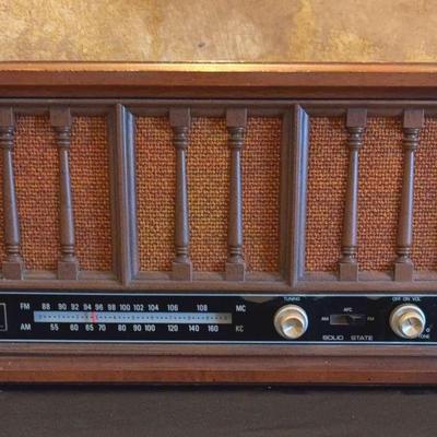 Vintage Magnavox AM FM Radio