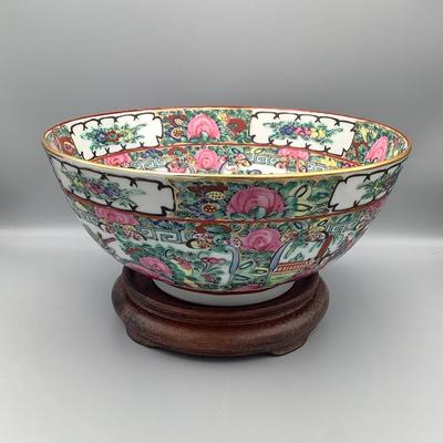 Rose Medallion Bowl With Wooden Stand 