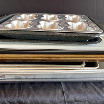 Large Assortment Of Baking Sheet And Trays 