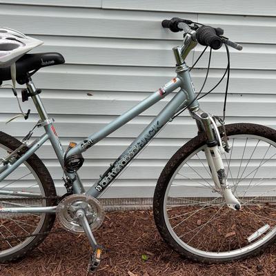 Diamondback Lustre 1 Mountain Bike (size Small, 15 Inch) & Giro Women’s Helmet