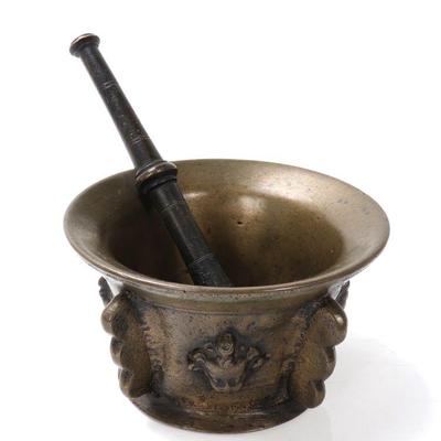 Lot 331 french bronze mortar pestel, 16th c.