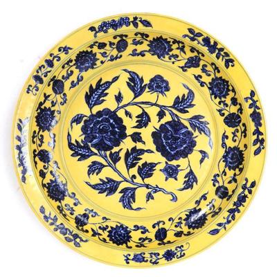 Lot 359 chinese famille jaune cobalt blue charger