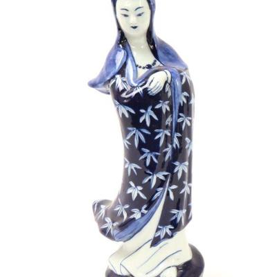 Lot 371 lovely chinese blue white porcelain guanyin figure