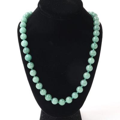 Lot 169 wonderful chinese jade bead necklace
