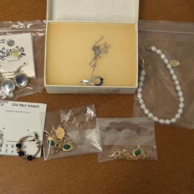 Assorted Jewelry 