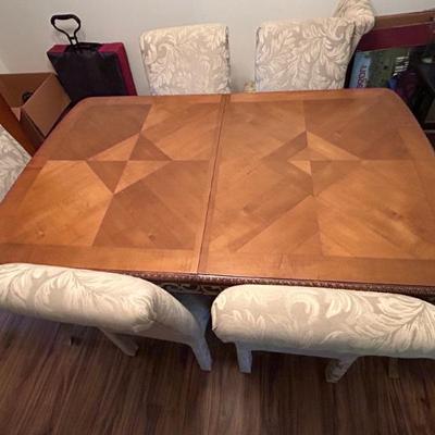 Gorgeous Six Seat Dining Table 