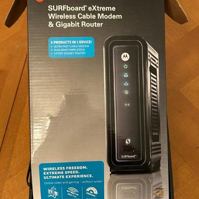Motorola SURFboard eXtreme Wireless Cable Modem & Gigabit Router 