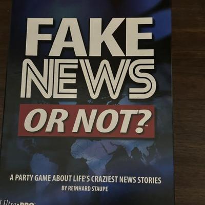 Fake News Party Game 