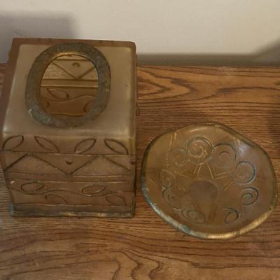 Vintage Bathroom Set - Tissue Box Holder & Soap Dish 