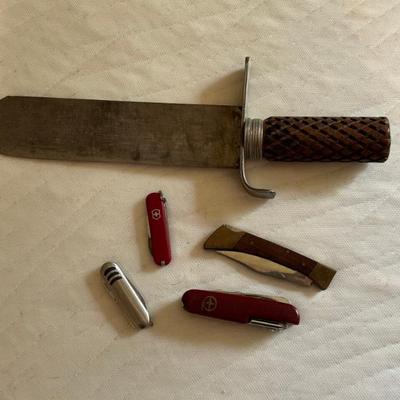 Assortment of Knives 