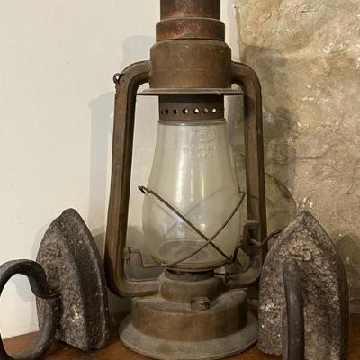 Dietz Lantern No 2 Blizzard Lantern w/ Cast Iron Irons