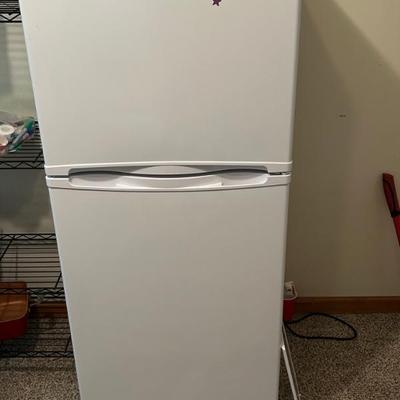 Refrigerator w/ Top Door Freezer 