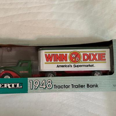 Ertl 1948 Ford Tractor Trailer Winn-Dixie Diecast Bank 