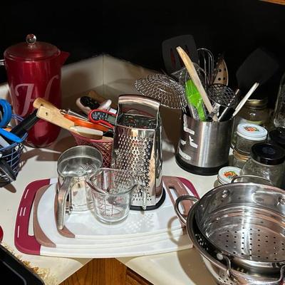 Everyday Kitchen Needs and Loose Utensils 