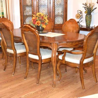 Very Nice Dining Table and Chairs 