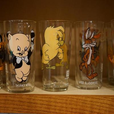 1970's Pepsi cartoon promotional glasses thermal transfers approximate 16 glasses of your favorites in very good condition 