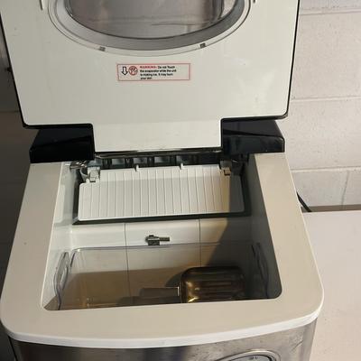 Professional Series Ice Maker 
