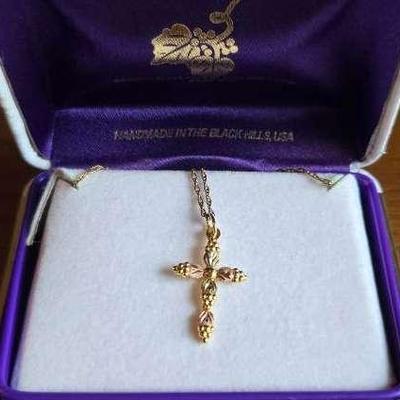 10K Gold Cross Necklace 