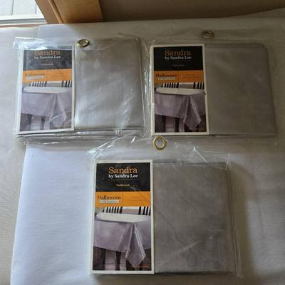 (3) Sandra Lee Tablecloth