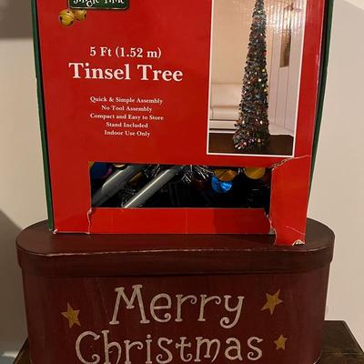 5’ Christmas Tree & Decor