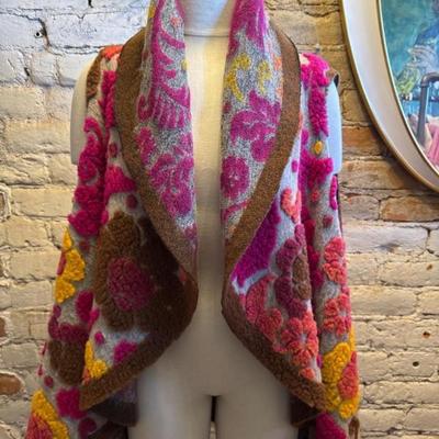 Floral Detail Sweater Vest