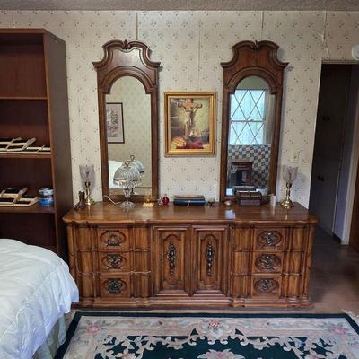 Vintage Thomasville dresser with mirrors