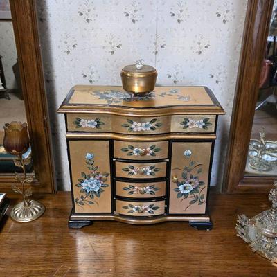 Black lacquer and floral vintage jewelry box