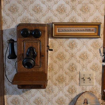 Antique 1900s Kellogg hand crank telephone
