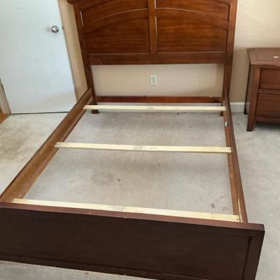 Full Size Wood Bed 