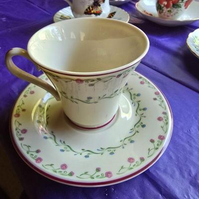 Sale Photo Thumbnail #262: English bone china 