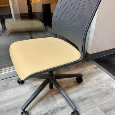 Allermuir Ad-Lib LiteWork Chair by Senator – Model ADL15, Leather #9 	