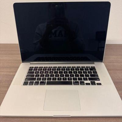 Apple MacBook Pro 15" Retina Display w/ Charger - C02J2BZKDKQ5	