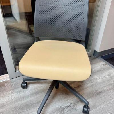 Allermuir Ad-Lib LiteWork Chair by Senator – Model ADL15, Leather #3 	