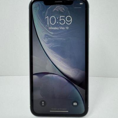 Apple iPhone XR 64GB White – iOS 15.4, 53.98 GB Free	