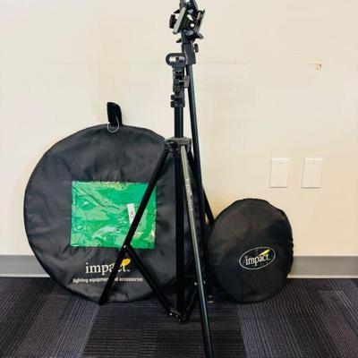 Impact 3218 Adjustable Light Stand with 2 Collapsible Reflectors	