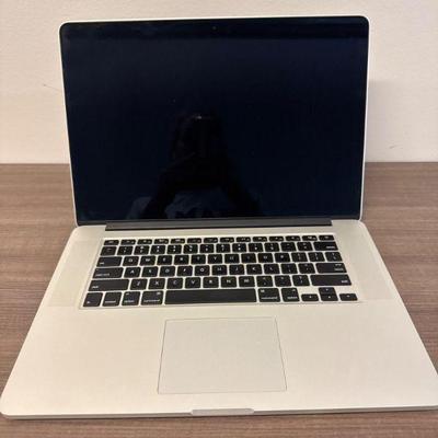 Apple MacBook Pro 15" Retina Display w/ Charger - C02J2BZJDKQ5	