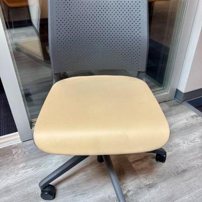 Allermuir Ad-Lib LiteWork Chair by Senator – Model ADL15, Leather #8 	