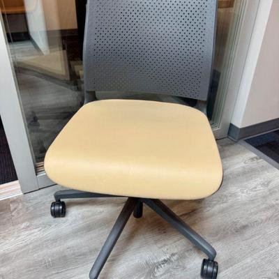 Allermuir Ad-Lib LiteWork Chair by Senator – Model ADL15, Leather #1	