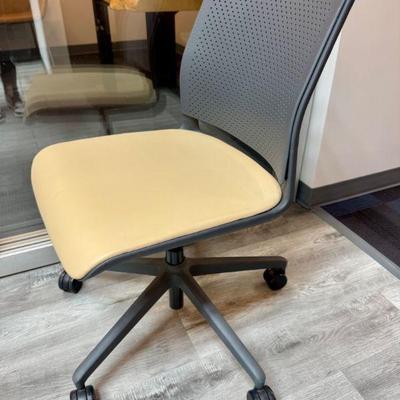 Allermuir Ad-Lib LiteWork Chair by Senator – Model ADL15, Leather #7 	