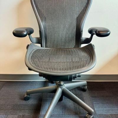 Herman Miller Aeron Office Chair – Classic Ergonomic Design #3	