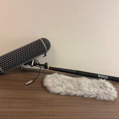 Rode Blimp Microphone Windshield Housing & 18″ Boom Pole (No Mic)	