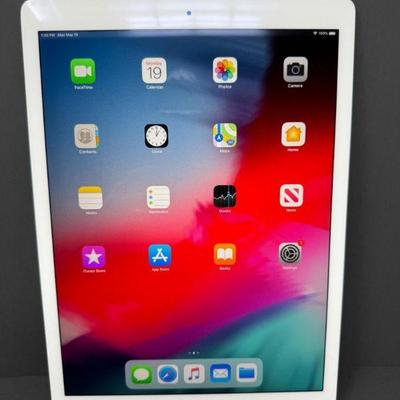 Apple iPad Pro 12.9-in (2nd Gen, Silver) – iOS 12.4, 57 GB Free	