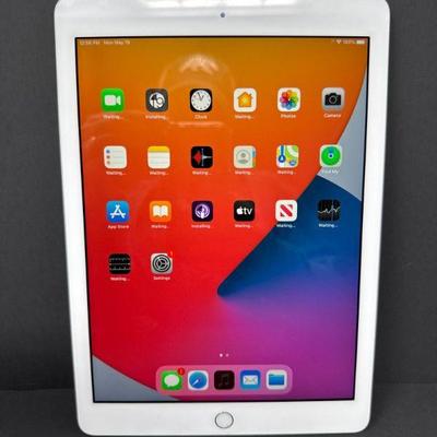 Apple iPad 6th Gen (Wi-Fi, Silver) – iOS 14.4, 24 GB Free	