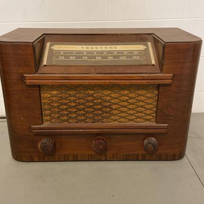 Trutone Vintage Radio Model D2624