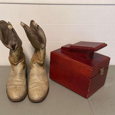 Christobal Cowboy Boots And Shoeshine Box