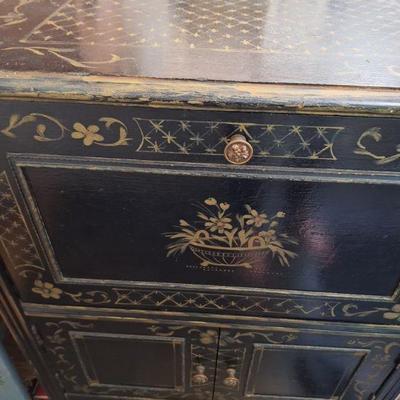 Vintage cabinet (closed)