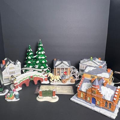 Hawthorne Porchlight & Lemax Dickensvale Christmas Village Buildings And Accessories 